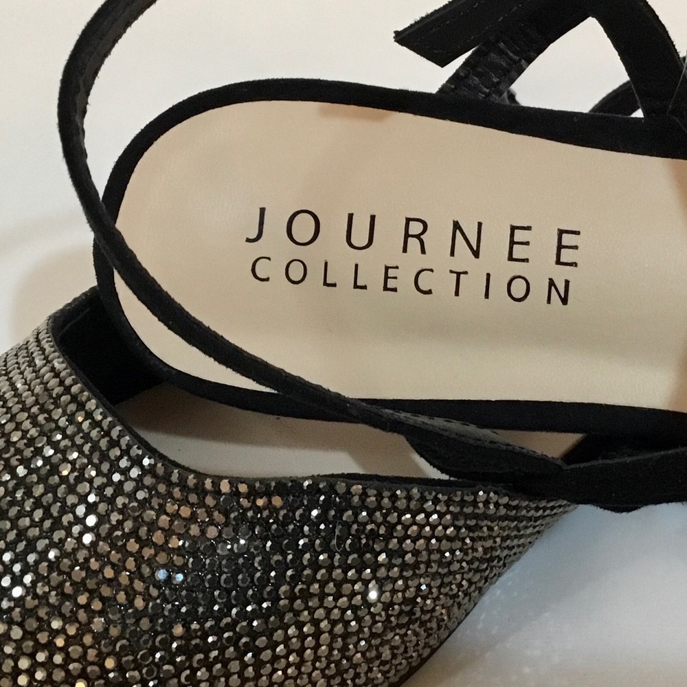 Journee Collection ‘Nysha’ Sandal Flats - Picture 13 of 16